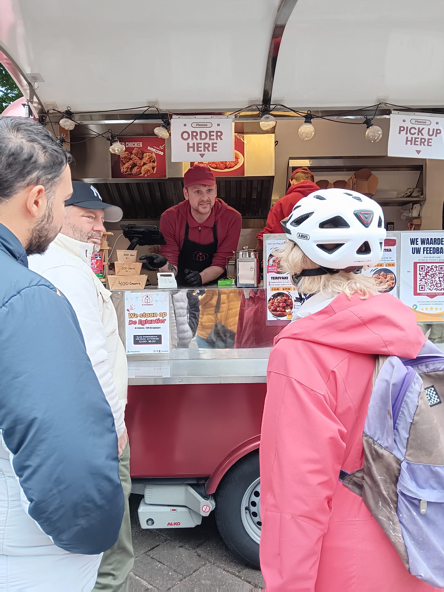 Vers bereide Koreaanse fried chicken bij Chimek foodtruck
